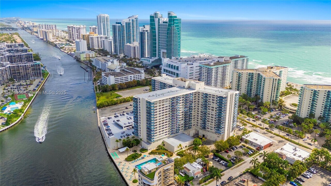3800 S Ocean Dr in Hollywood, FL - Building Photo