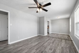 339 Pioneer Dr in Oak Grove, KY - Building Photo - Building Photo