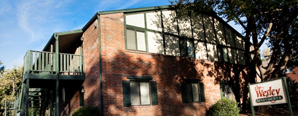 Wesley Apartments in Wichita, KS - Foto de edificio