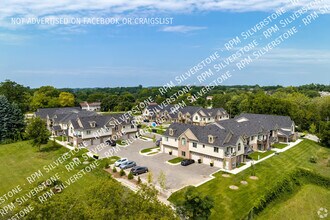 2670 Barrington Square in Auburn Hills, MI - Building Photo - Building Photo