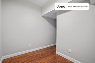 Room in Shared 4 bed/1 bath home in New York, NY - Building Photo - Building Photo