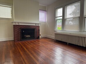 133 Milton St in West Hartford, CT - Building Photo - Building Photo