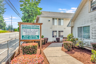 Glendoveer Golf View in Portland, OR - Building Photo - Building Photo