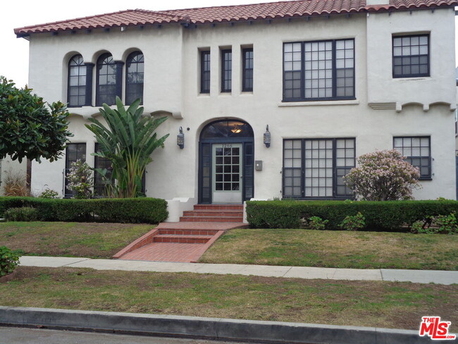 property at 1266 S Citrus Ave