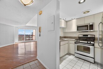 10 Stewart Pl in White Plains, NY - Building Photo - Building Photo