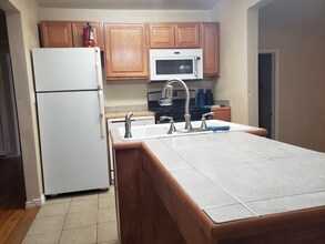 1181 Newark St in Aurora, CO - Foto de edificio - Building Photo