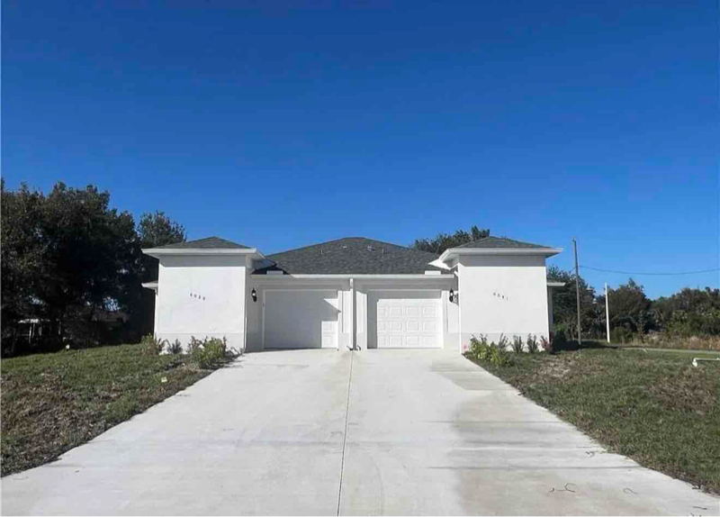 6041 Latimer Ave in Ft. Myers, FL - Building Photo