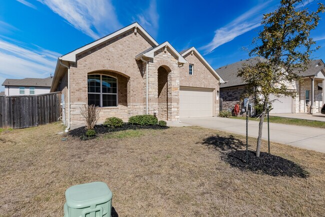 17304 Crownfield Path in Manor, TX - Building Photo - Building Photo