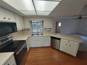 5834 Monroe Rd in Venice, FL - Building Photo - Building Photo
