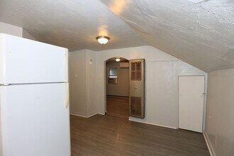 406 Wilson Ave-Unit -Unit 2 in Crawfordsville, IN - Foto de edificio - Building Photo