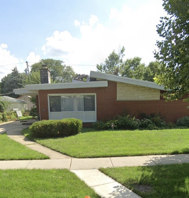 property at 5127 W Estes Ave