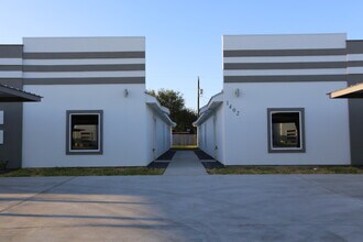 1402 W Heritage Dr in Pharr, TX - Foto de edificio - Building Photo