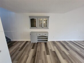 13390 SW 91st Terrace in Miami, FL - Foto de edificio - Building Photo