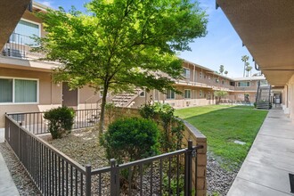 Linden Court Apartments- Riverside, CA in Riverside, CA - Foto de edificio - Building Photo