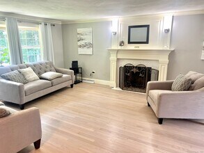 234 Weston Rd in Weston, CT - Building Photo - Building Photo