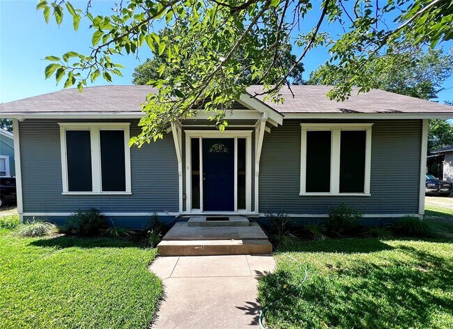 810 Cecelia St in Taylor, TX - Foto de edificio - Building Photo