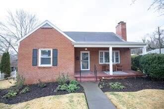 1210 Mowbray Pl in Charlottesville, VA - Building Photo - Building Photo
