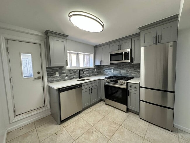 101 Pioneer St in Brooklyn, NY - Building Photo - Building Photo