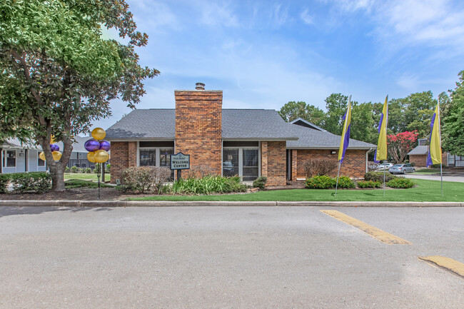 The Park at Hollyford in Memphis, TN - Building Photo - Building Photo