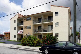 Guernica Condominium in Miami, FL - Building Photo - Building Photo