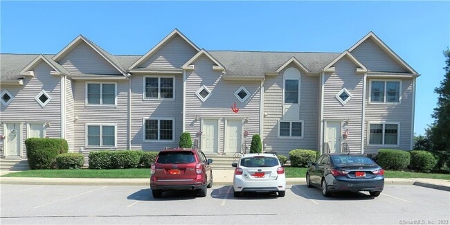64 Scotch Cap Rd in Waterford, CT - Building Photo - Building Photo