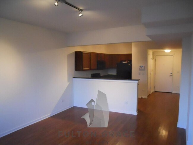 4217 W Irving Park Rd, Unit 2B in Chicago, IL - Building Photo - Building Photo