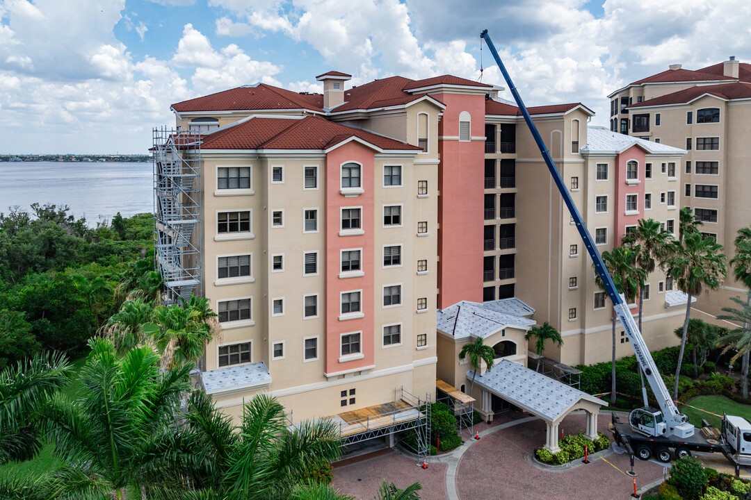 Palmas Del Sol I in Ft. Myers, FL - Building Photo