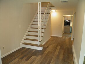 12 Sundale Ct in Smithtown, NY - Building Photo - Building Photo