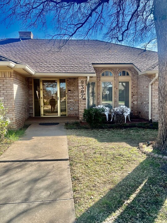 9307 Vicksburg Ave in Lubbock, TX - Building Photo