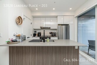 32828 Landeau Pl in Abbotsford, BC - Building Photo - Building Photo