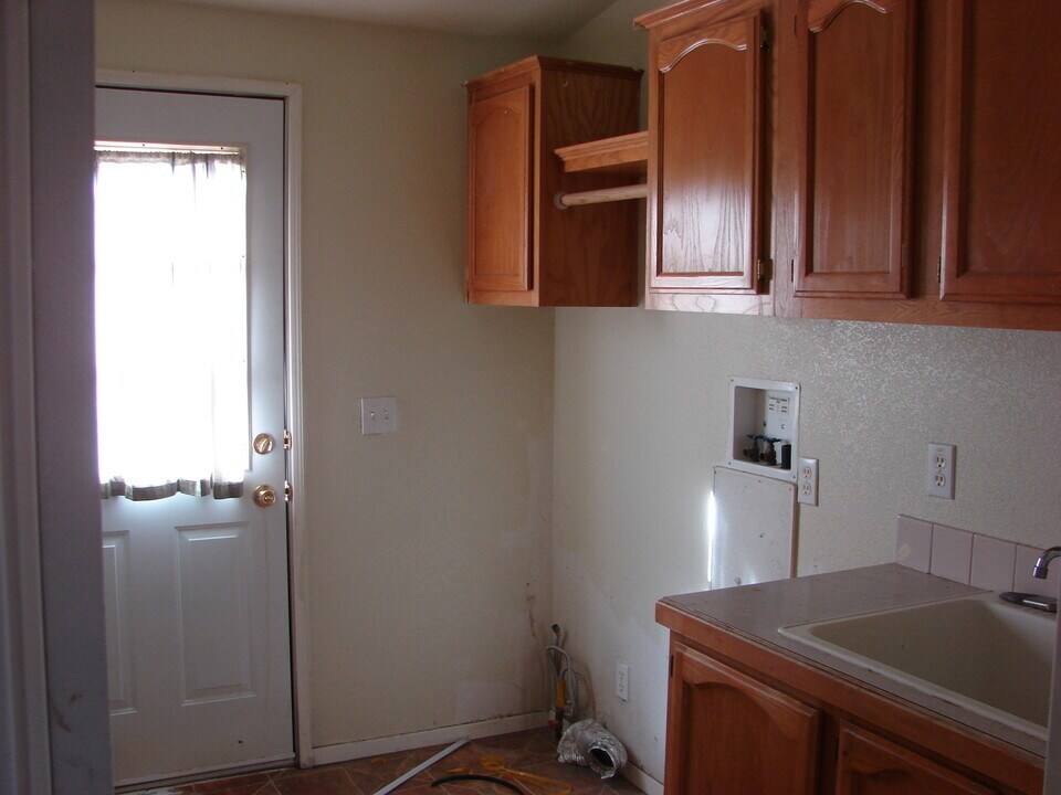 905 Plumas Ave in Olivehurst, CA - Building Photo