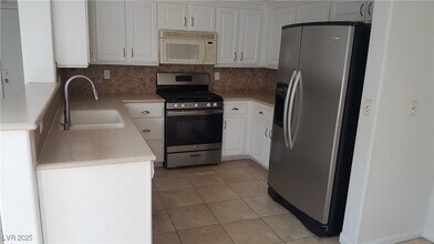 6368 Blue Twilight Ct in Las Vegas, NV - Building Photo - Building Photo