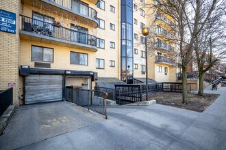 145-16-145-18 34th Ave in Flushing, NY - Foto de edificio - Building Photo