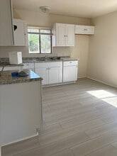 1044 E Ave Q12 in Palmdale, CA - Building Photo - Building Photo