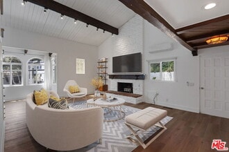 8809 Wonderland Park Ave in Los Angeles, CA - Building Photo - Building Photo