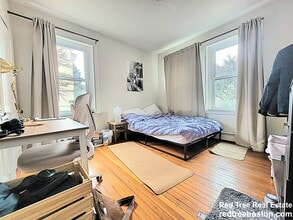 94 Pleasant St, Unit 2 in Brookline, MA - Foto de edificio - Building Photo