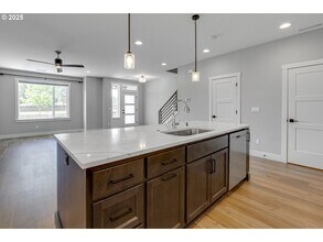 10902 NE 119th Pl in Vancouver, WA - Building Photo - Building Photo