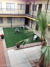1116 E Ogden Ave-Unit -#14 in Las Vegas, NV - Building Photo - Building Photo