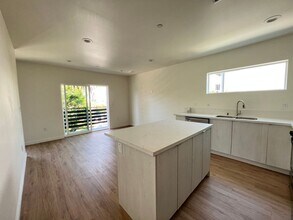2416 Carmona Ave, Unit 2416 in Los Angeles, CA - Building Photo - Building Photo