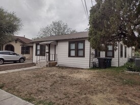 211 W Huff Ave, Unit Unit#A in San Antonio, TX - Building Photo