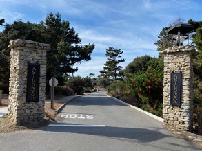 740 Crocker Ave in Pacific Grove, CA - Foto de edificio - Building Photo