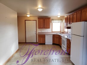 738 S 4th St in Glenrock, WY - Building Photo - Building Photo