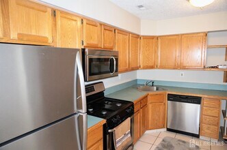 62 Colleen Ct in Kendall Park, NJ - Building Photo - Building Photo