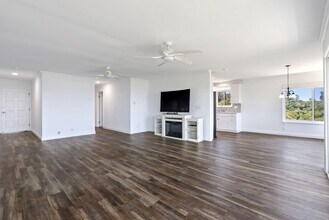 235 Avenida Lobeiro in San Clemente, CA - Foto de edificio - Building Photo