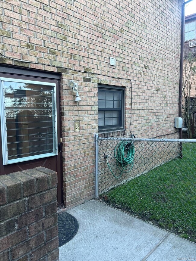 61-06 233rd St in Queens, NY - Building Photo - Building Photo