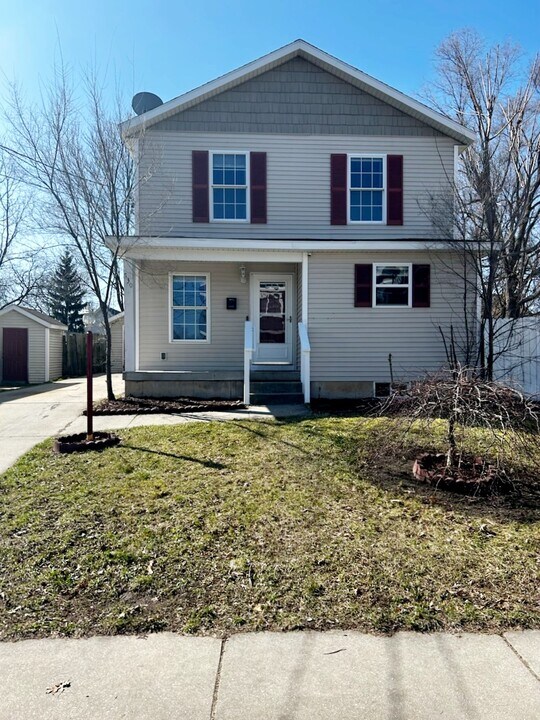 730 Bates St SE in Grand Rapids, MI - Building Photo