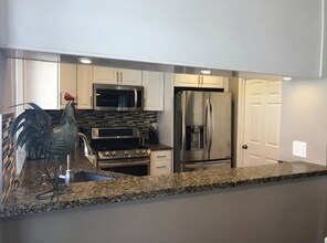 1279 Calle Bonita in Camarillo, CA - Building Photo - Building Photo