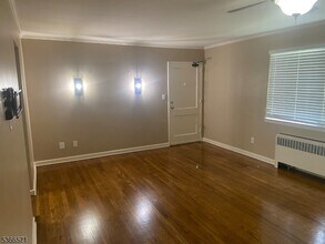22B Troy Dr in Springfield, NJ - Building Photo - Building Photo