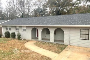 2871 Knollview Dr in Decatur, GA - Building Photo