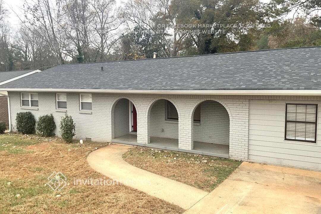 2871 Knollview Dr in Decatur, GA - Building Photo